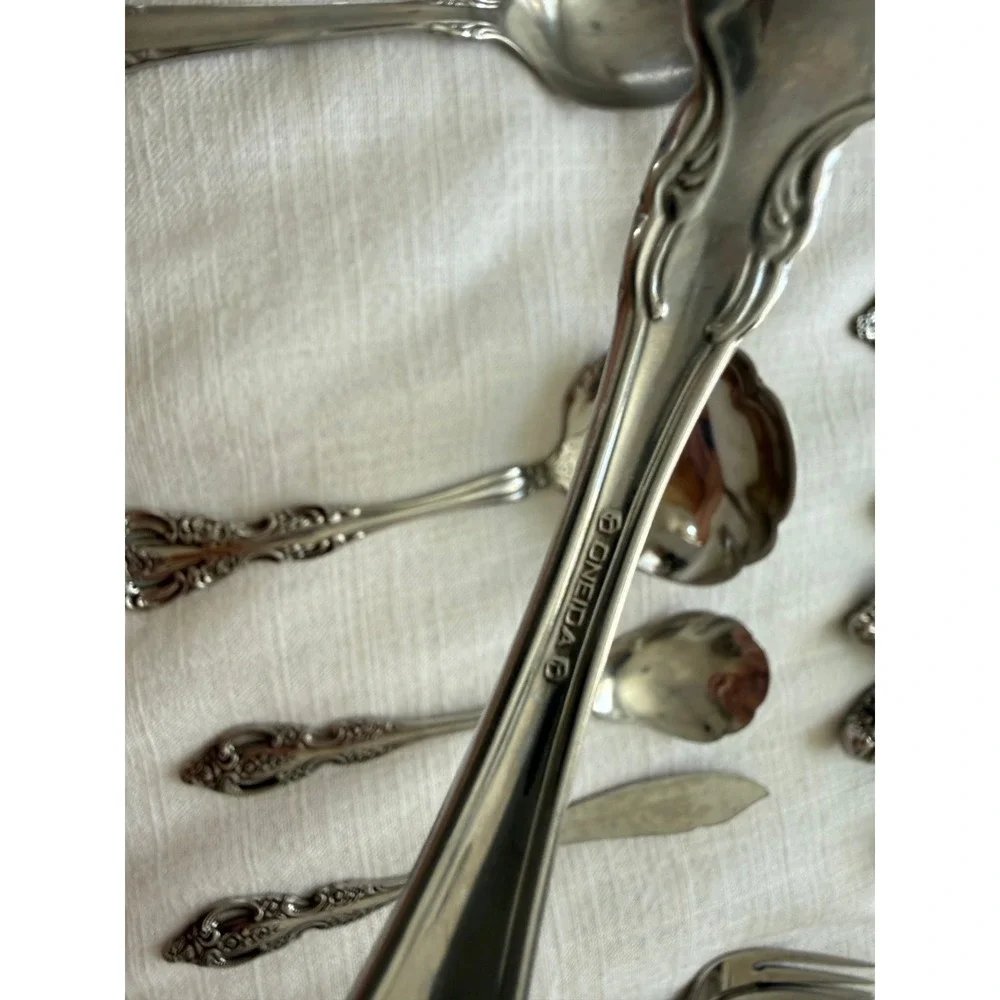 Oneida Distinction Deluxe Stainless Michelangelo Flatware Set 60+ Pieces Ornate